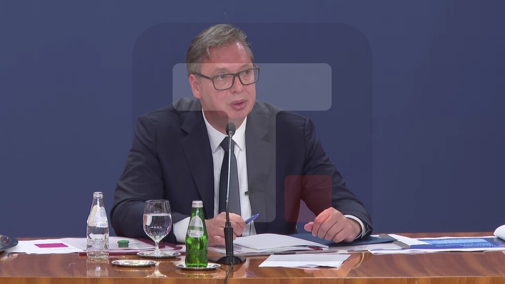 Vučić: Činim sve transparentno u skladu sa Ustavom i zakonom