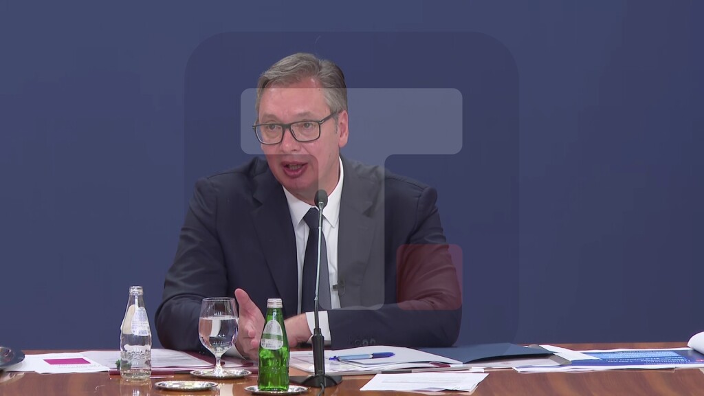 Vučić: Prosečna plata u policiji nije mala