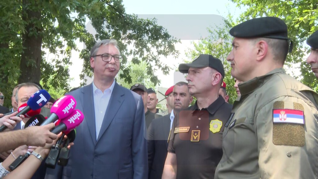 Vučić: Moramo da nađemo način kako da policajci koji su na ulici da budu plaćeni više