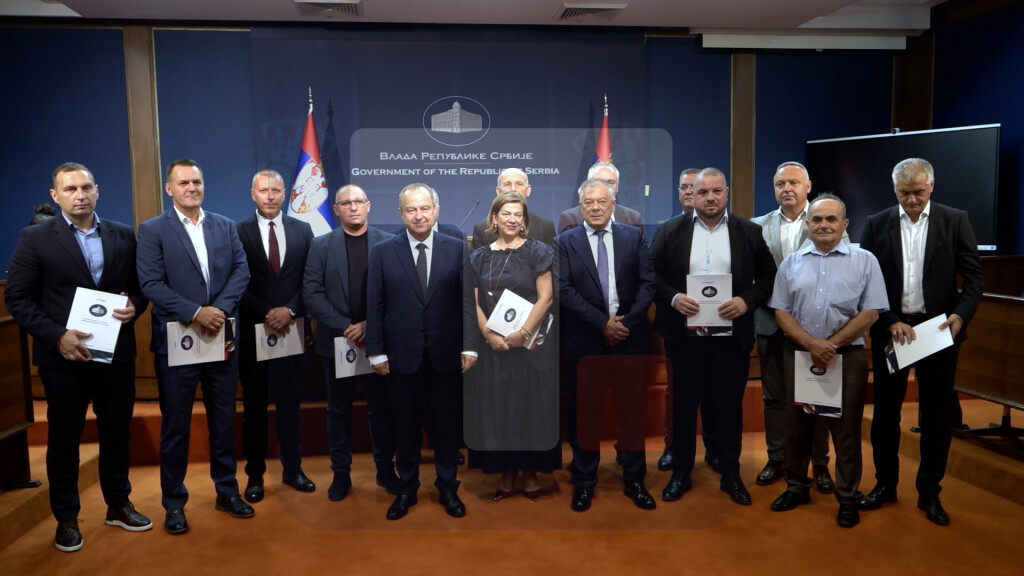 Uručeni ugovori za podršku izrazito nerazvijenim opštinama vredni 87 miliona dinara