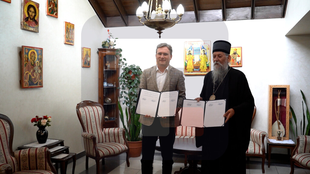 Selaković sa mitropolitom i arhiepiskopom Pahomijem potpisao ugovore vrednosti 9.800.000 dinara za radove na uređenju riznice Eparhije vranjske