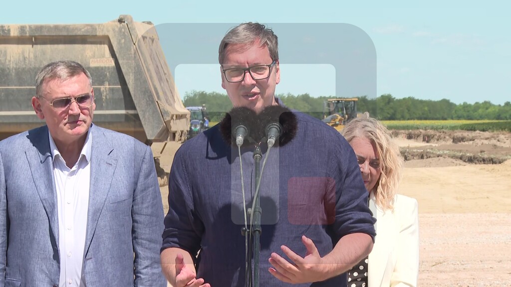 Vučić: Tržni centar "Galerija" nije moja, ona pripada narodu Srbije, blokaderi su po ceo dan u tom tržnom centru i time poštuju moj rad