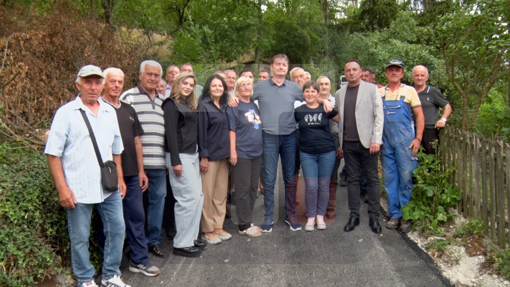 Glišić u poseti selu Rujevac u Sevojnu
