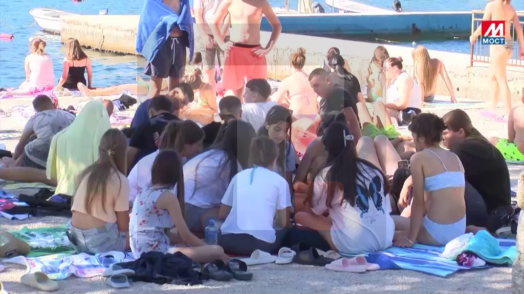 Deca sa KiM u Baošićima