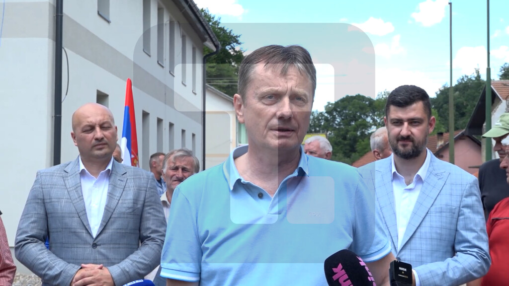 Glišić: Nabavili smo i školsko vozilo koje je uvezeno iz inostranstva zbog standarda koji su propisani