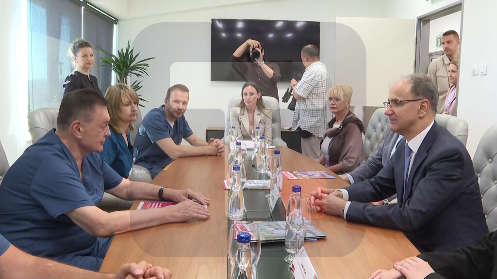 Radni sastanak predsednika Vlade prof. dr Đure Macuta sa direktorom Instituta akademikom prof. dr Milovanom Bojićem