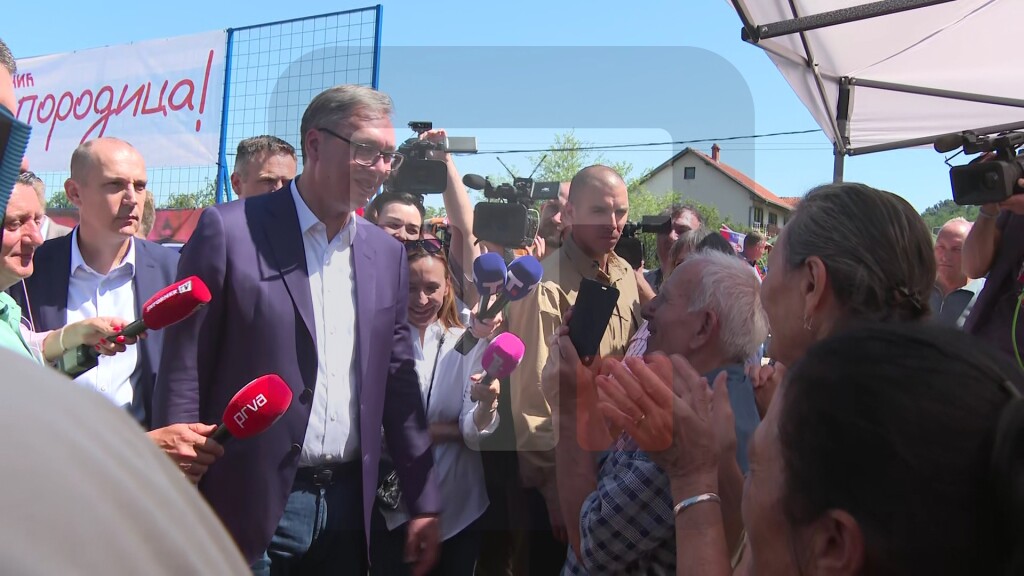 Vučić: Nabavili smo jednu pedijatrijsku pokretnu ambulantu, biće ih 10 ukupno