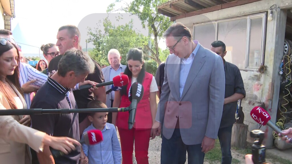 Vučić u poseti domaćinstvu Todorović u Jadranskoj Lešnici kod Loznice