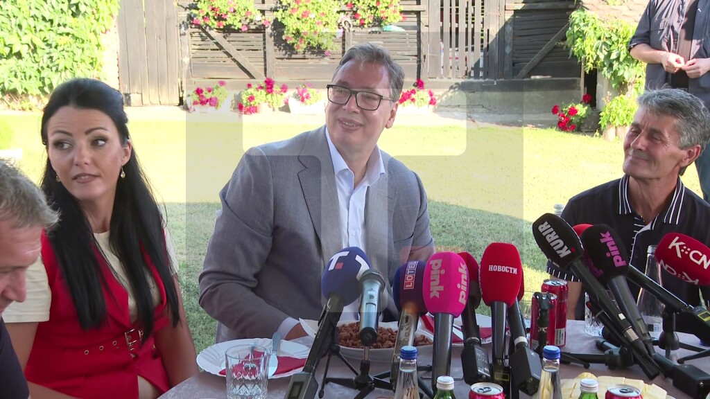 Vučić: Dragana je na fin način pobedila nasilnike koji su napadali nju i opštinu