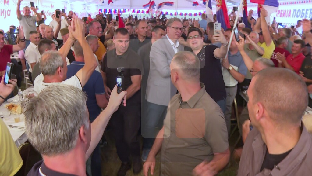 Vučić sa narodom u Jadranskoj Lešnici