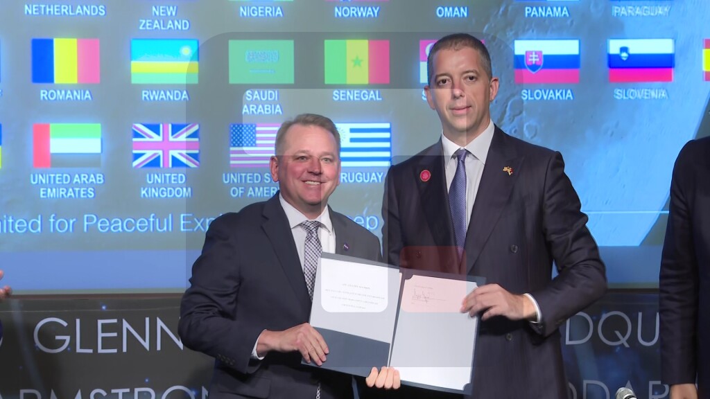 Đurić potpisuje učešće Srbije u programu Artemis