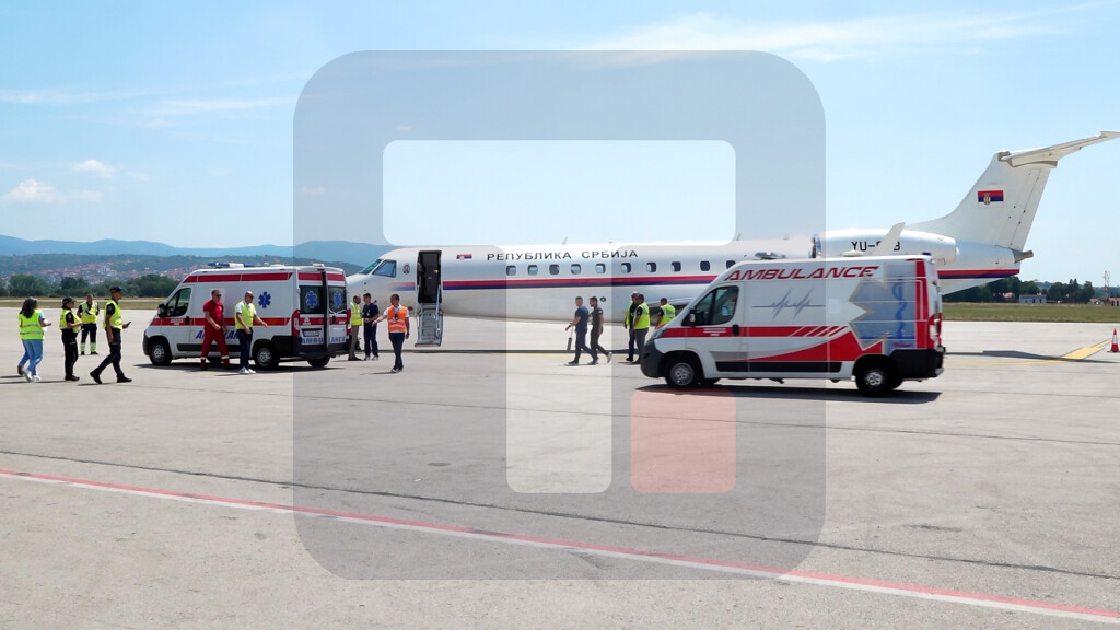Avion sa troje povređenih u nesreći u Crnoj Gori sleteo na aerodrom u Nišu