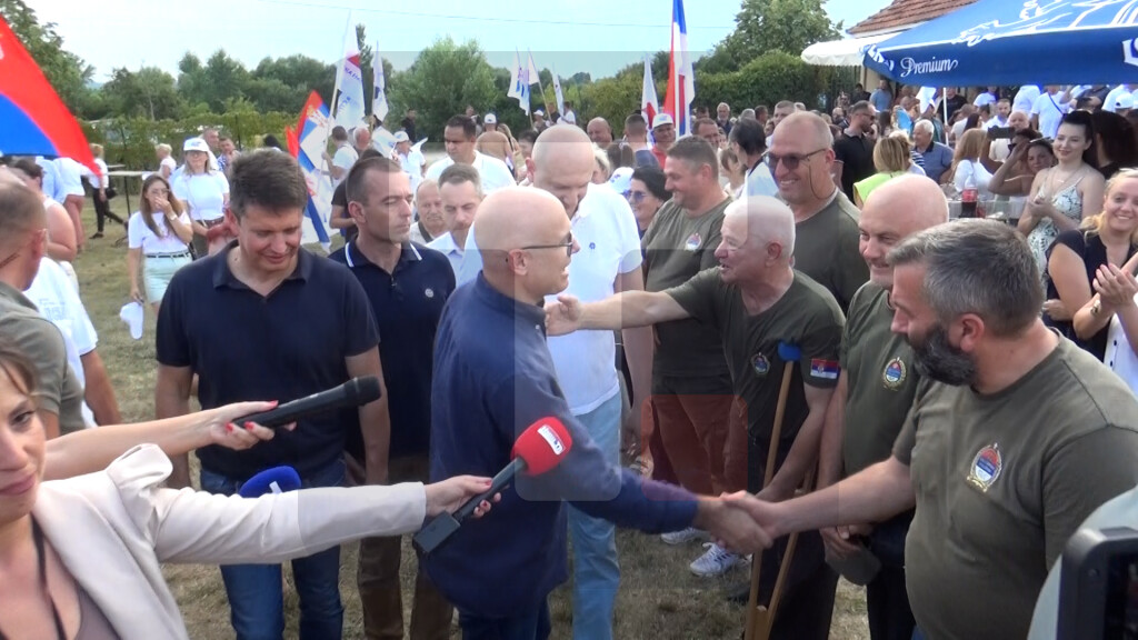 Vučević razgovarao sa meštanima Male Plane u opštini Prokuplje