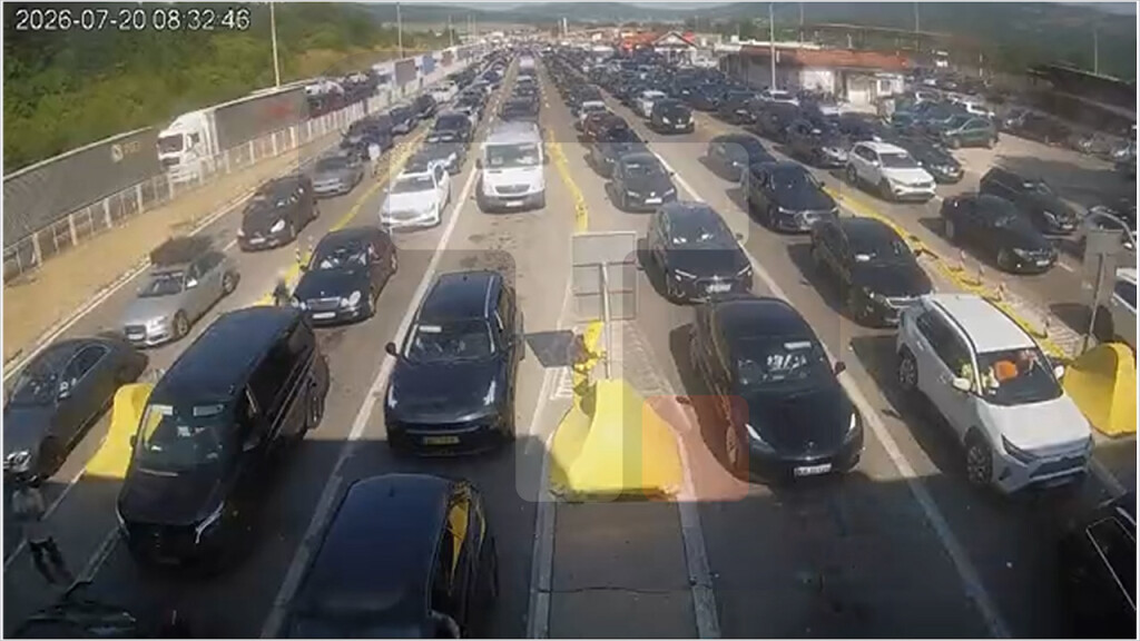 Putnička vozila na graničnim prelazima čekaju i do tri sata, teretnjaci dva sata