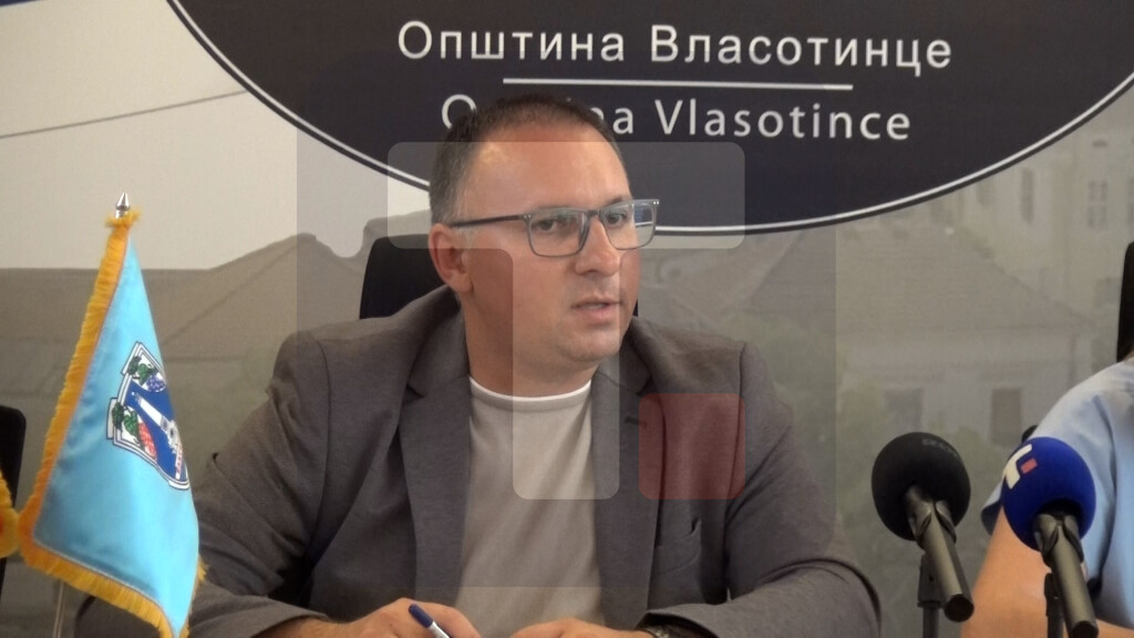 Kocić: Ministarstvo uložilo 11 miliona dinara u igralište u Vlasotincu, opština 4 miliona dinara