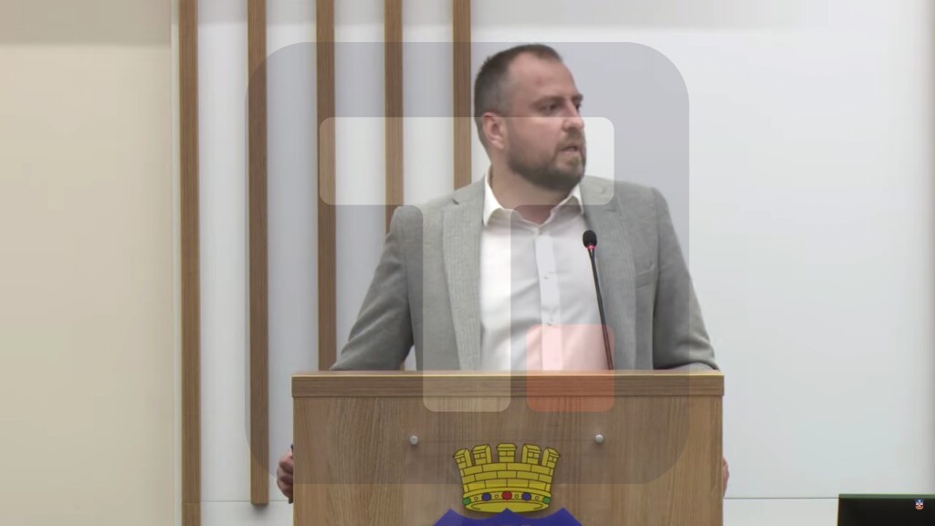Mirković: Digli su se svi živi da kritikuju đačku pomoć, da li se kasni sa isplatama, ne kasni se