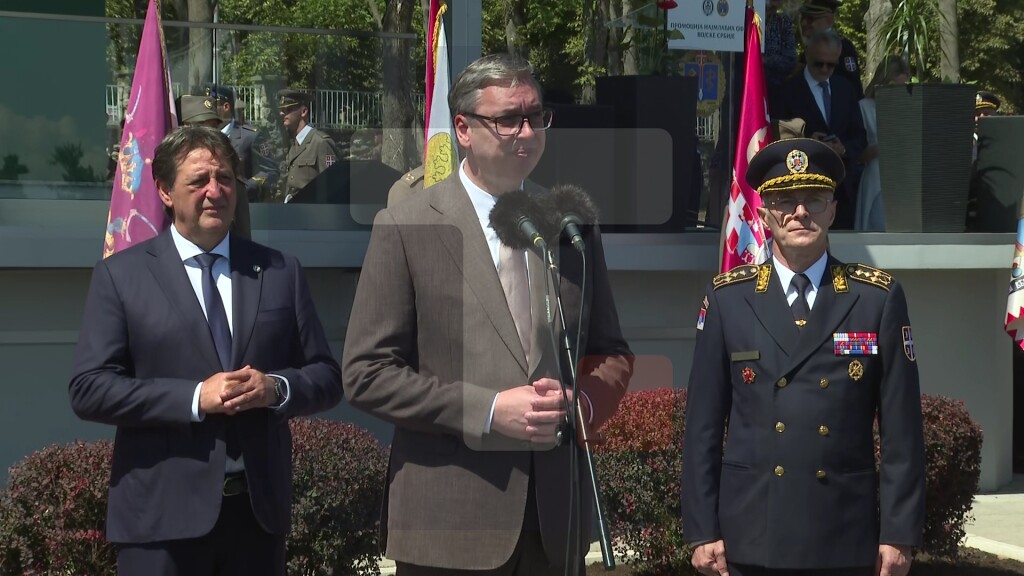 Vučić: Verujem da će najmlađi oficiri svoj posao obavljati časno i u korist Srbije
