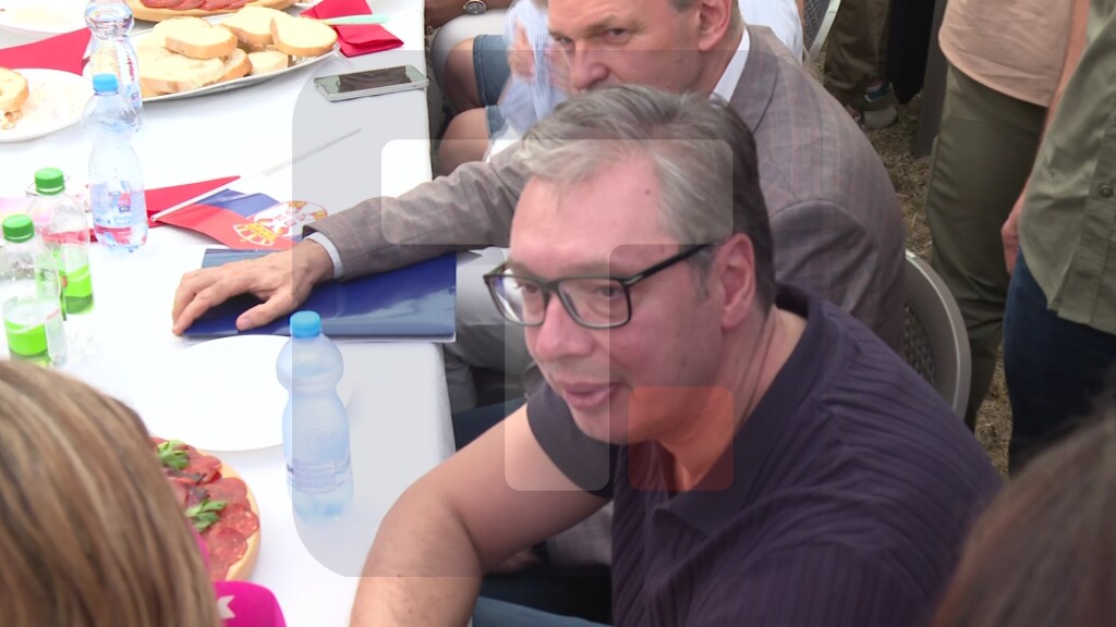 Vučić: Imamo još mesta, baš ovde u opštini Bogatić, gde se ljudi žale na deo naših ljudi ali se žale i na ove druge koji su im uništavali život prethodnih godinu i po dana