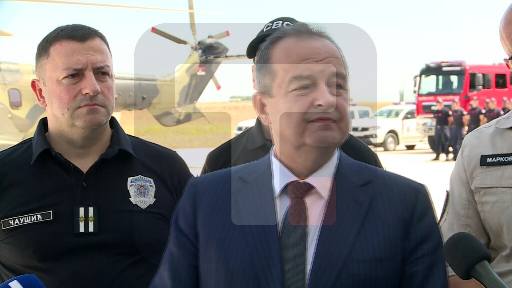 Dačić: Krenuće helikopter Super Puma K-215 sa 5 članova posade i vatrogasno spasilački tim sa 40 članova tima