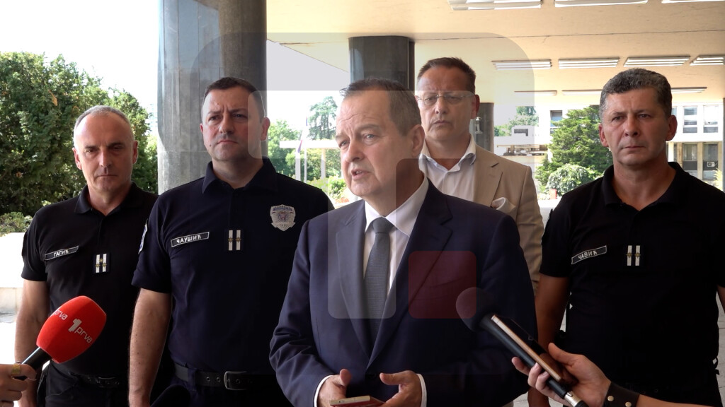 Dačić: Ovi vatrogasci žrtvuju svoje živote, rade u ime Srbije