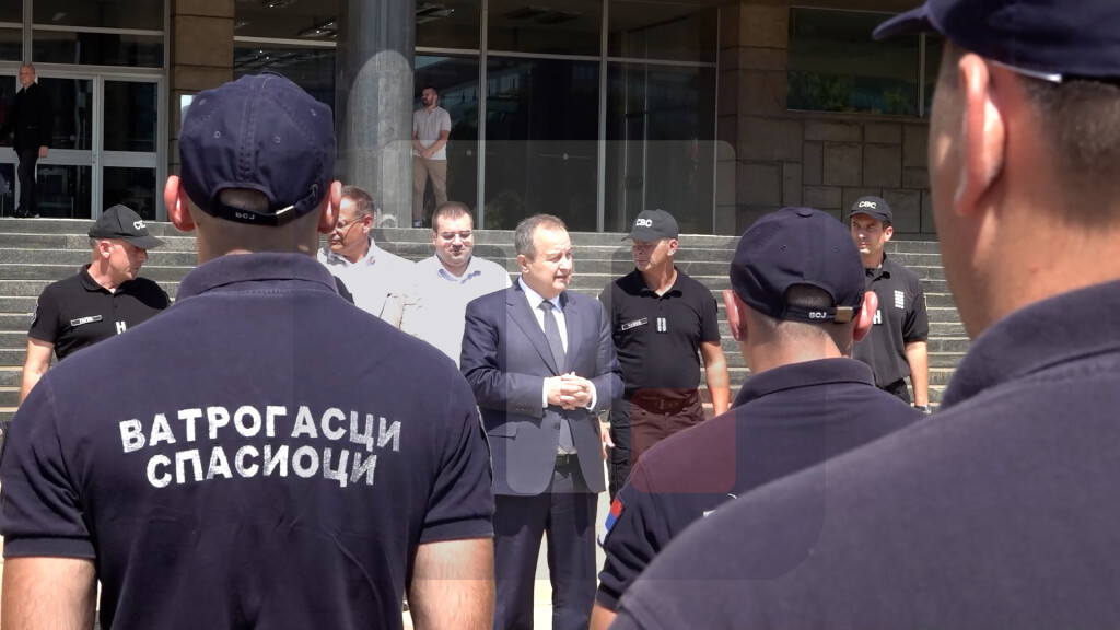 Dačić ispratio srpske vatrogasce-spasioce koji će gasiti požare u Francuskoj