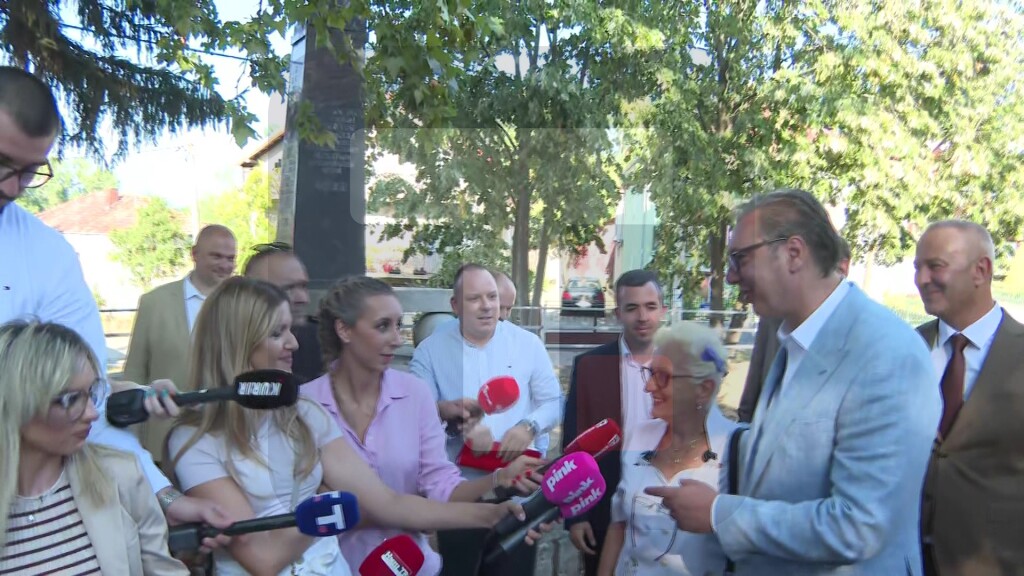 Vučić: Lokalne puteve u Vasilju moramo bolje da uradimo, putevi će biti kao u Švajcarskoj