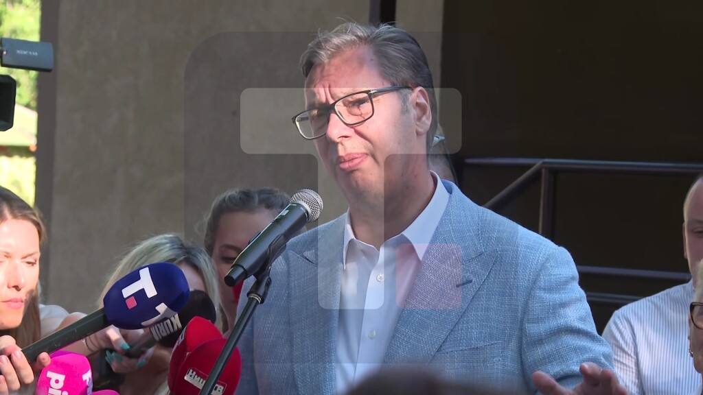 Vučić: Važno mi je da po svim naseljenim mestima koja su udaljena idemo mobilnim ambulantama, time spašavamo živote