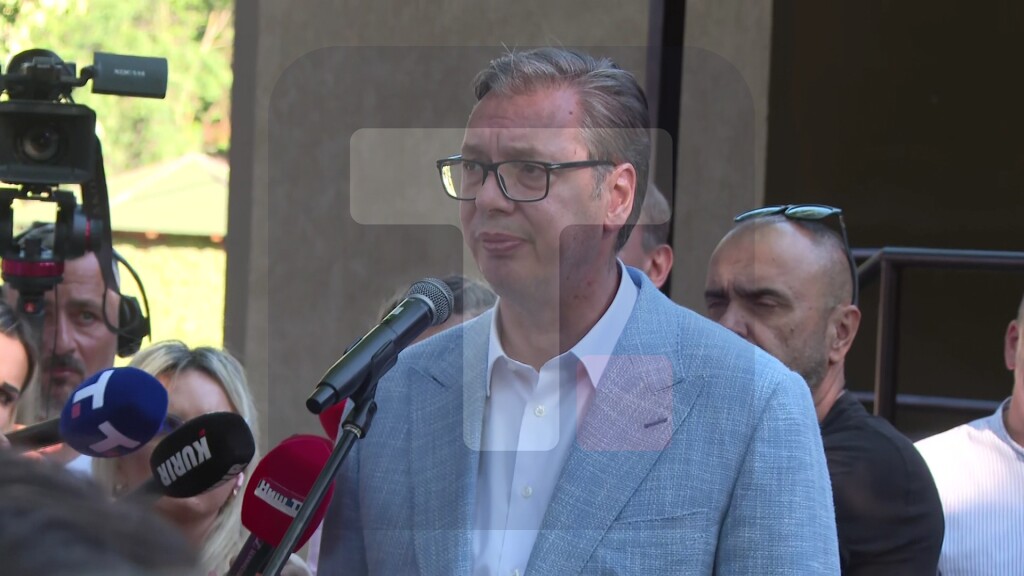 Vučić: Od sutra jedna grupa lekova značajno povoljnija za naše građane, do 15. septembra podrška za građane i povećanje plata i penzija