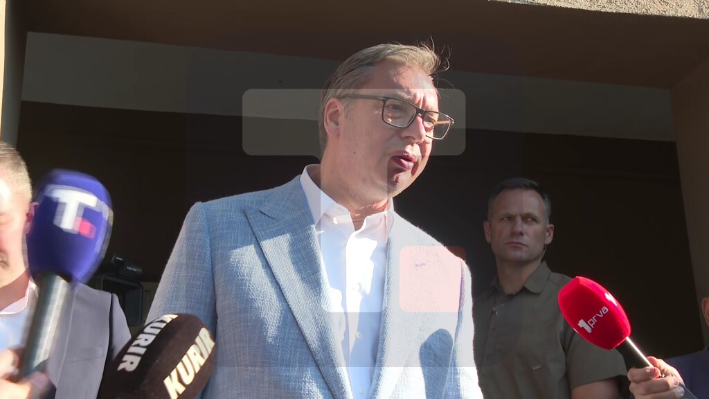 Vučić: Stotine ljudi je prošlo kroz mobilne ambulante, nisam zadovoljan brojkama, borimo se za zdravlje naših građana