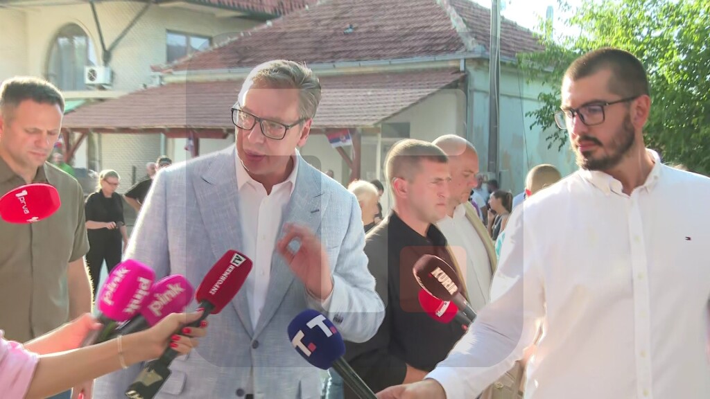 Vučić: Jeftiniji lekovi i dostupni zdravstveni centri produžavaju život naših građana