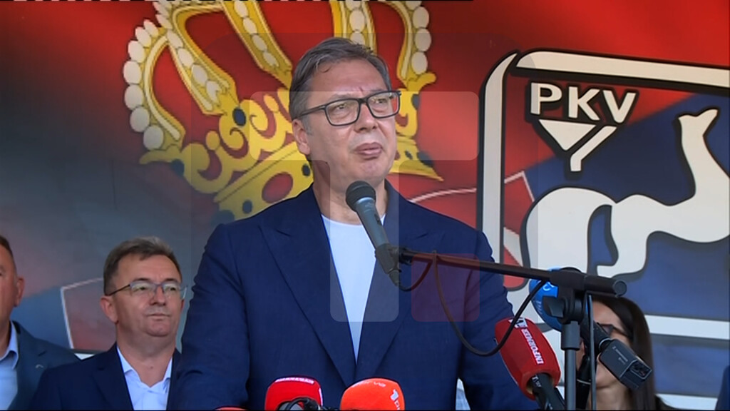 Vučić u Drvaru: Uložićemo u novu opremu za Jumko i u tržni centar