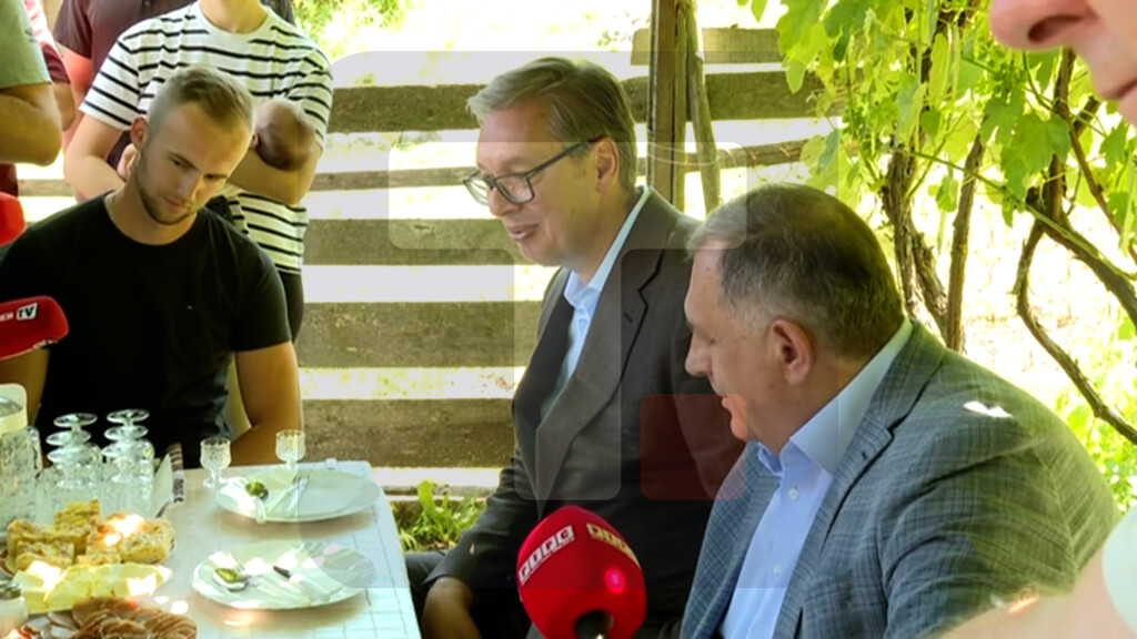 Vučić sa Dodikom u porodničnoj kući porodice Ilić