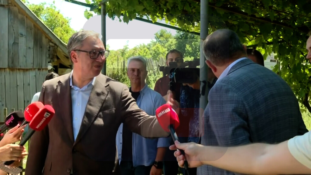 Vučić: Porodici Ilić smo obećali put i obnovu kuće
