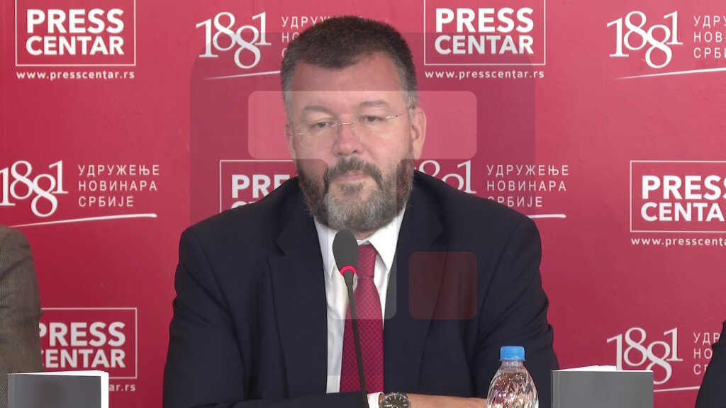 Antić ukazao je da postoje sve veći pritisci vezani za verska pitanja