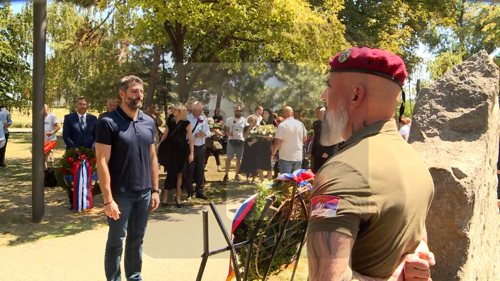 Šapić odao poštu stradalima i položio venac kod Spomen-ploče srpskim žrtvama