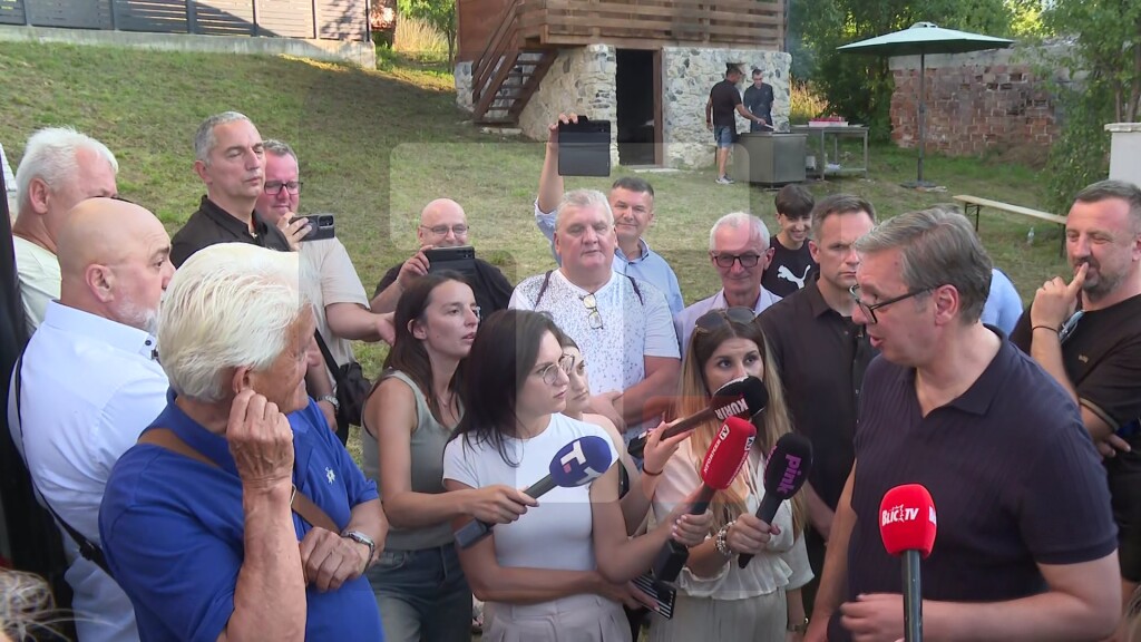 Vučić: Kad sam bio mnlad svi mangupi su slušali pop muziku, stariji su slašali rusku muziku