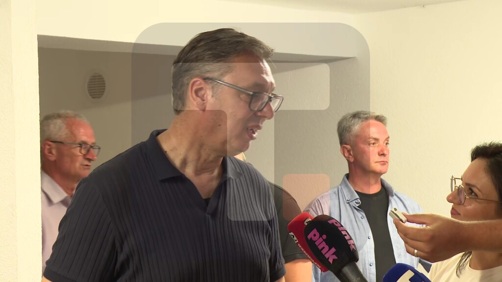 Vučić: Život je nekada prečiji od ognjišta, moj brat i ja ćemo čuvati ovu kuću