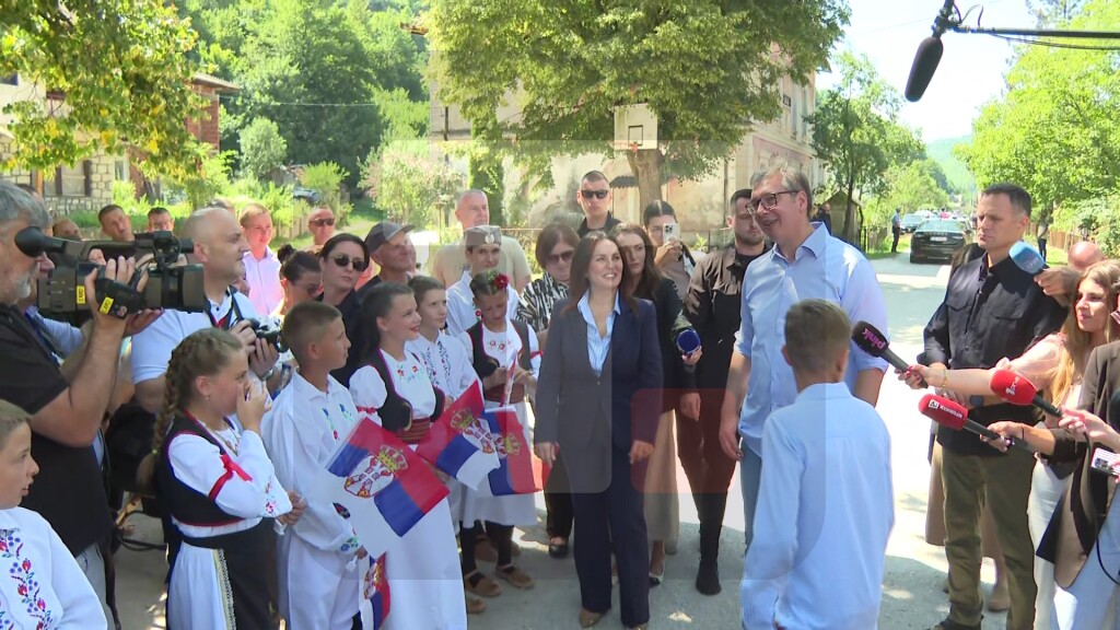 Vučić: Gledaćemo da uradimo put Janjevo - Šipovo što pre