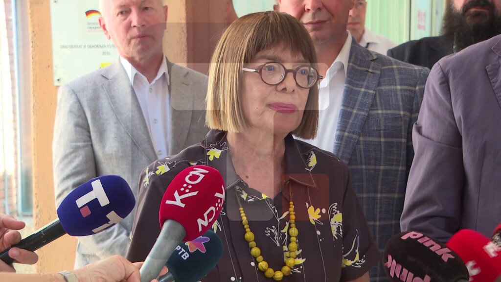 Gojković: Izdvojili smo preko 70 miliona za nabavku opereme i vozilo hitne pomoći za Dom zdravlja Šid
