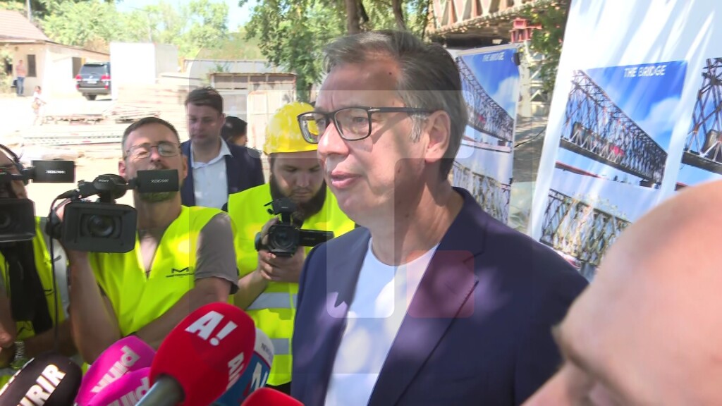 Vučić: Radimo sve što možemo da olakšamo život našim ljudima na KiM