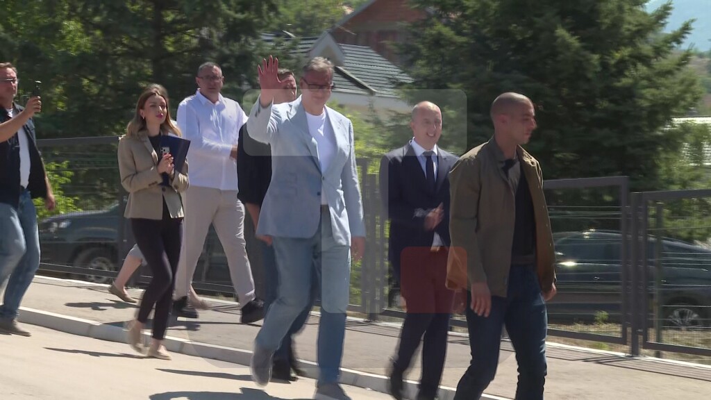 Predsednik Vučić u Prijepolju obilazi završne radove na vrtiću Čarolija