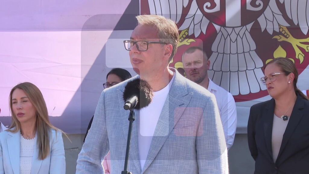Vučić: Moramo nešto da promenimo da zadržimo ljude u manjim mestima