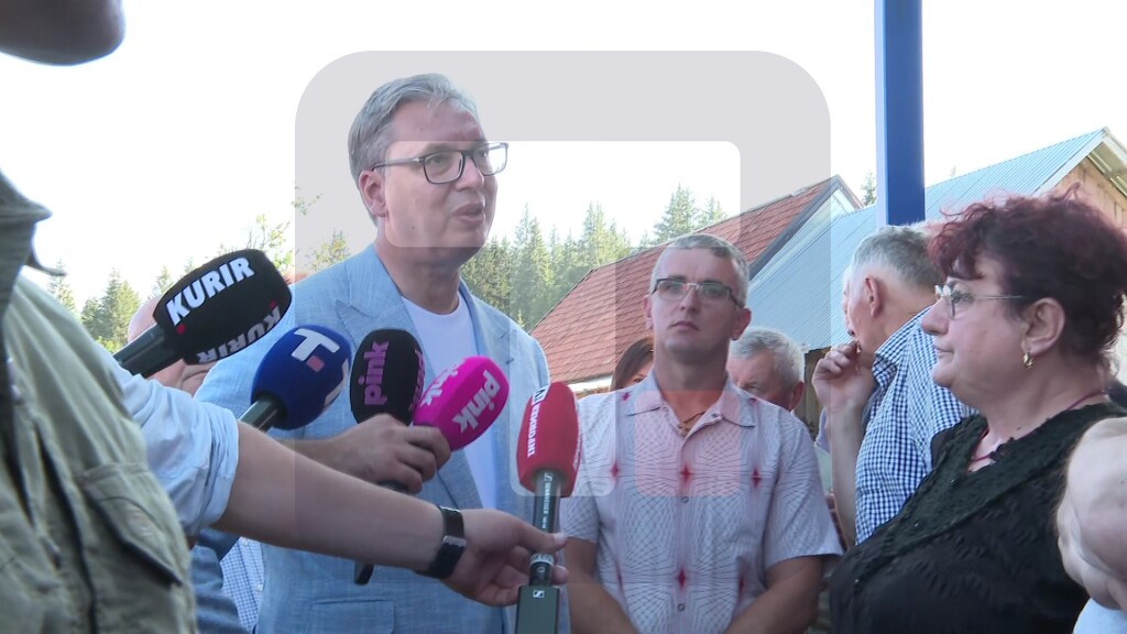 Vučić razgovarao sa meštanima sela Radijevići