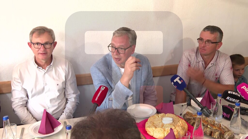 Porodica Purić iz sela Radijevići ugostila predsednika Vučića