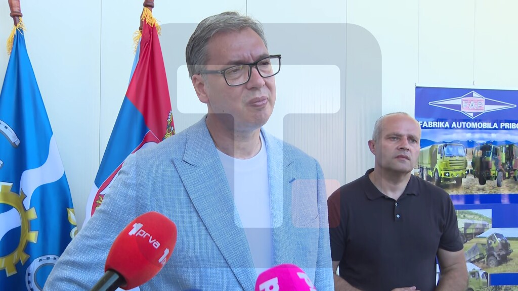 Vučić: Izgradnjom mreže lokalnih puteva pomažemo ljudima za opstanak na selu
