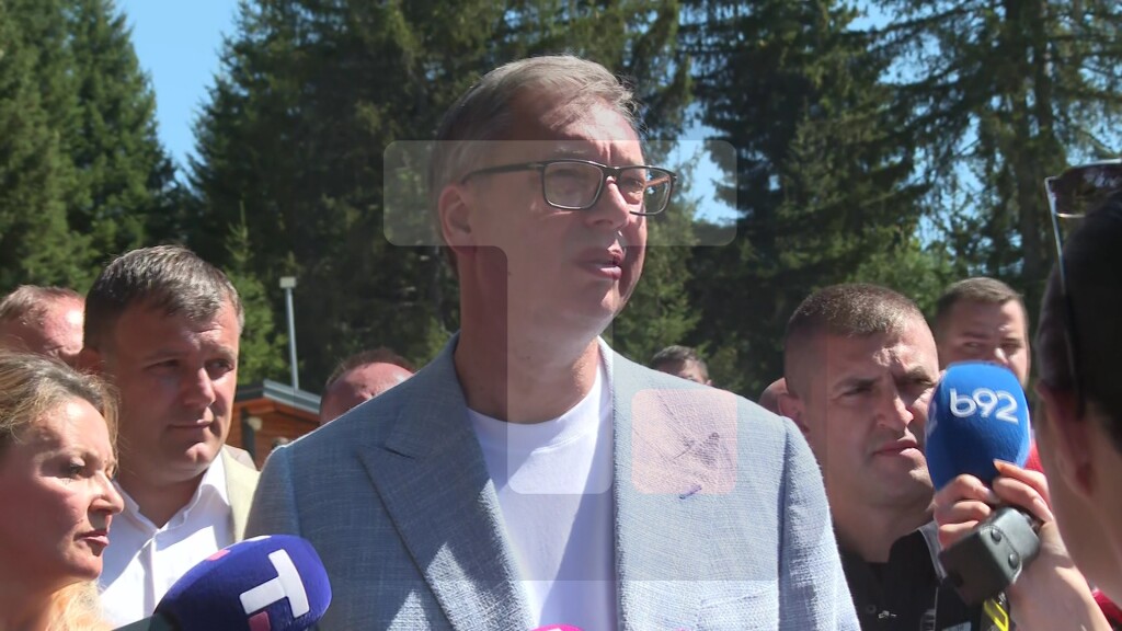 Vučić: Preduzetnicima na raspolaganju dinarski krediti, nastavljamo da ulažemo