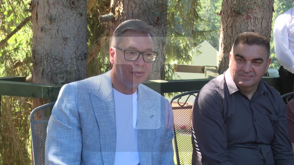 Vučić: Putevi od ključnog značaja za razvoj turizma