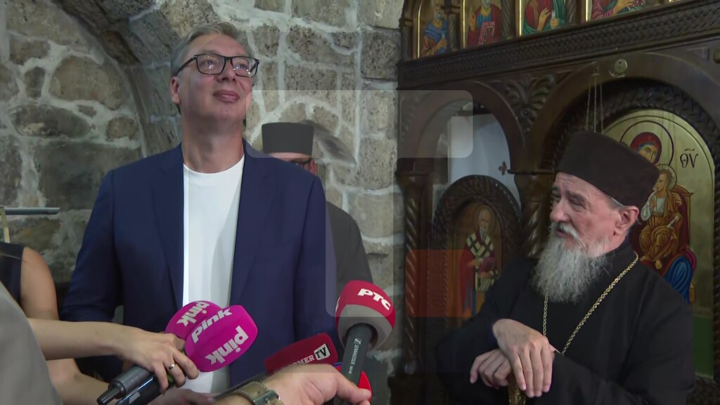 Vučić u obilasku manastira Dubnica
