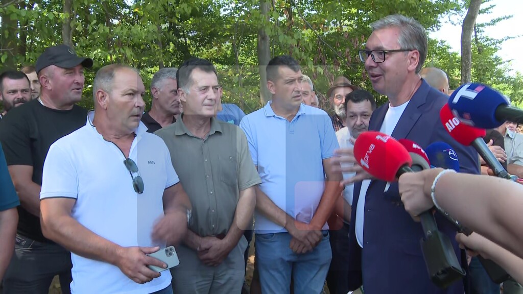 Vučić: Držim radnike za reč da će sve biti gotovo na vreme