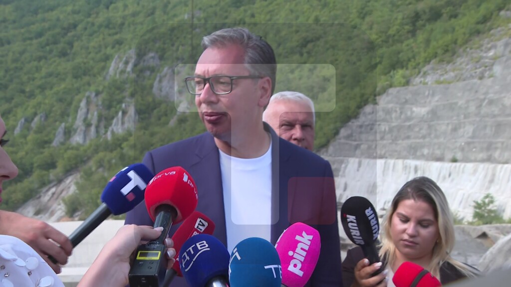 Vučić: Naplašili su ljude koji daju upotrebne dozvole, zato imamo problem sa brzinom izdavanja takvih dozvola
